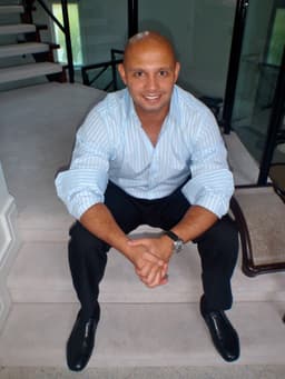 Dr. Noam Garber